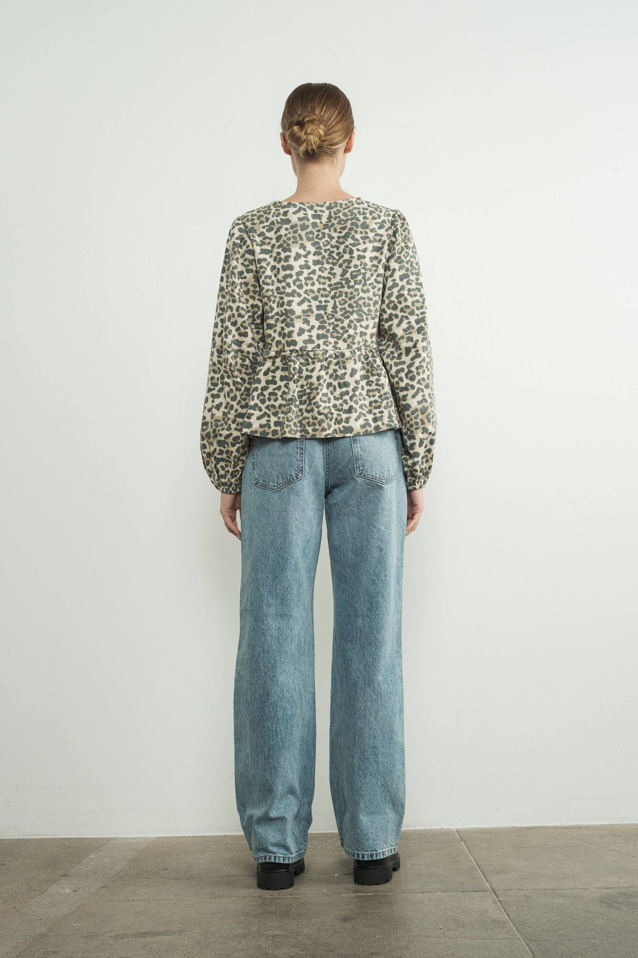 ANIMAL LONG SLEEVE ANIMAL PRINT BOW TIE BLOUSE