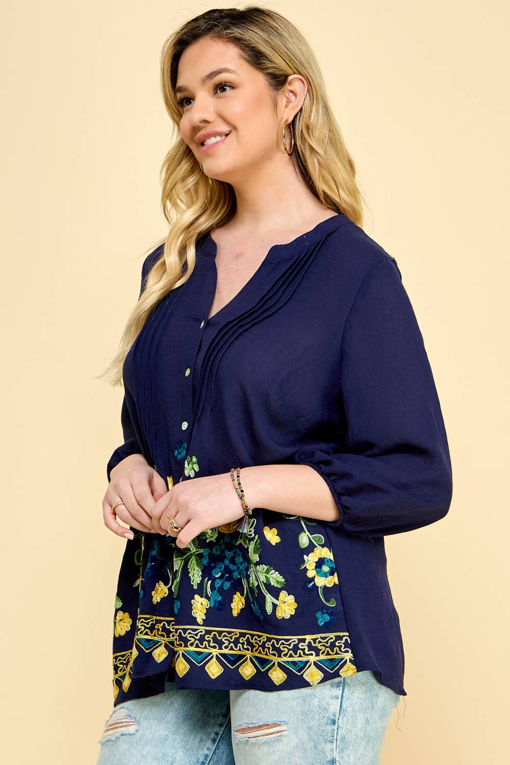 PLUS SIZE 3/4 SLEEVE EMBROIDERED BLOUSE