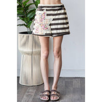 Thumbnail for WASHED STAR PATCH STRIPE SHORTS