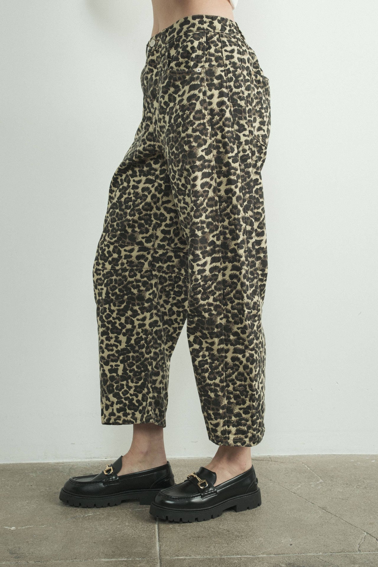 Leopard Print Baggy Barrel Jeans with Wide-Leg Fit and Mid-Rise Waist