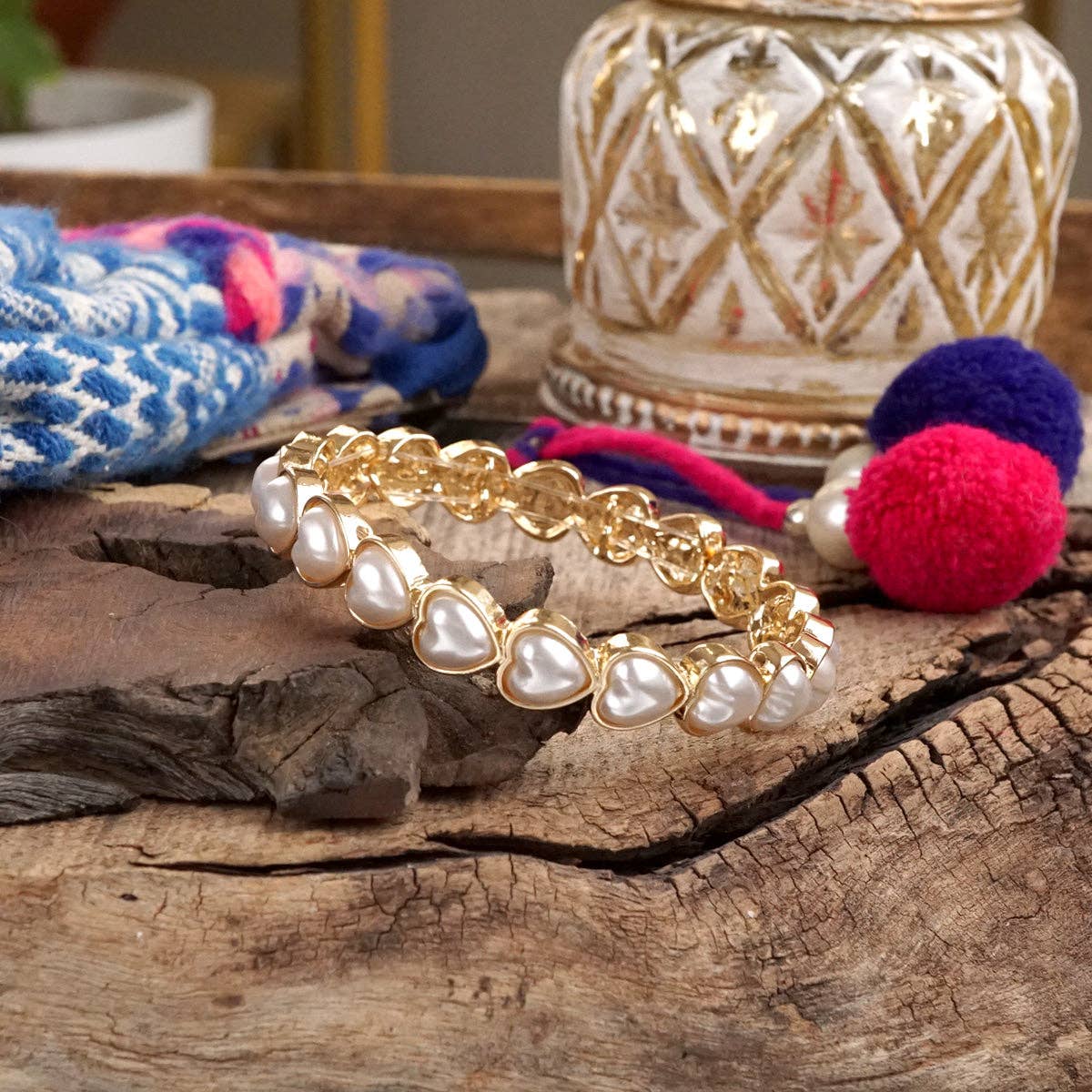 Sweetheart Shine – Gold Stretchy Bangle with Pearl Hearts