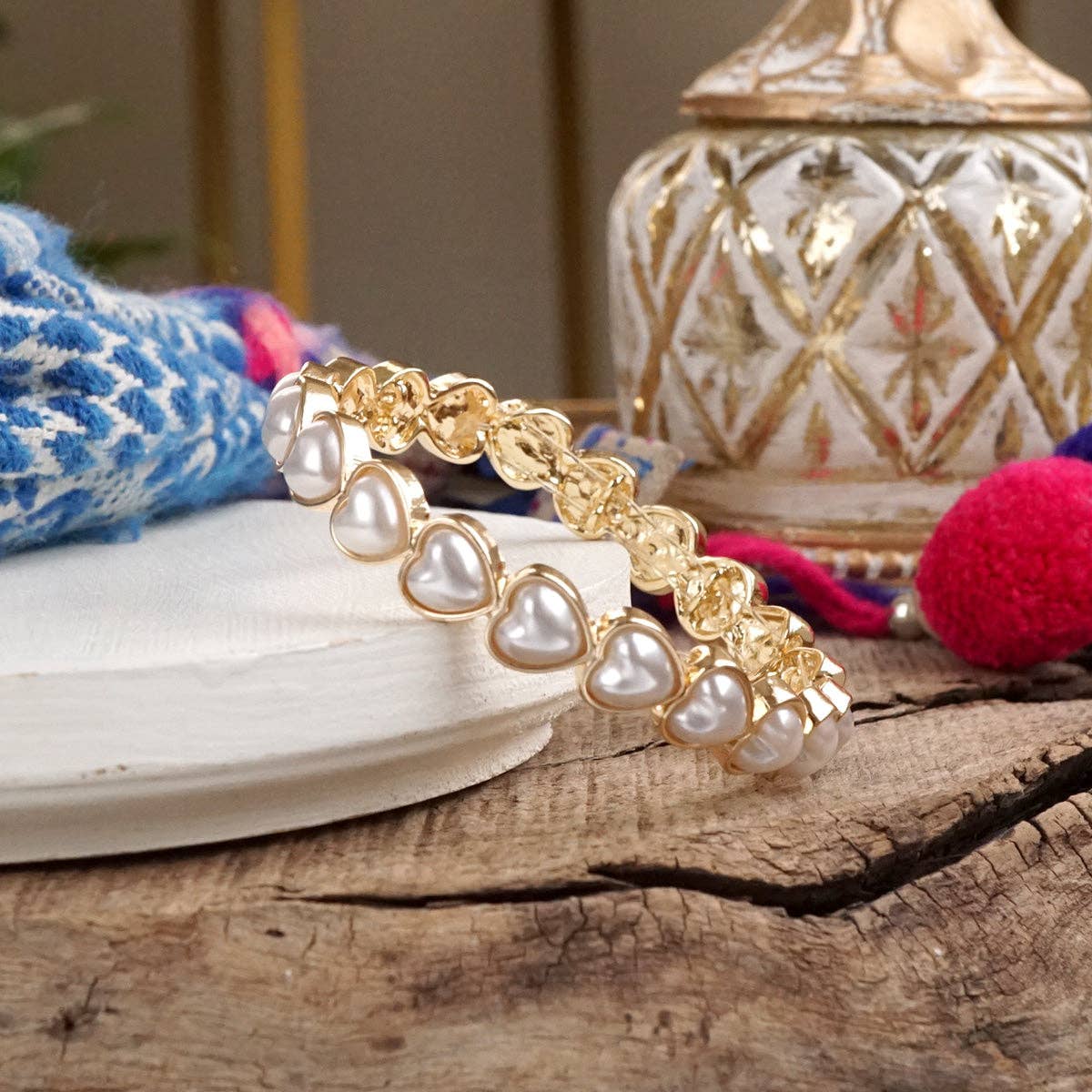 Sweetheart Shine – Gold Stretchy Bangle with Pearl Hearts