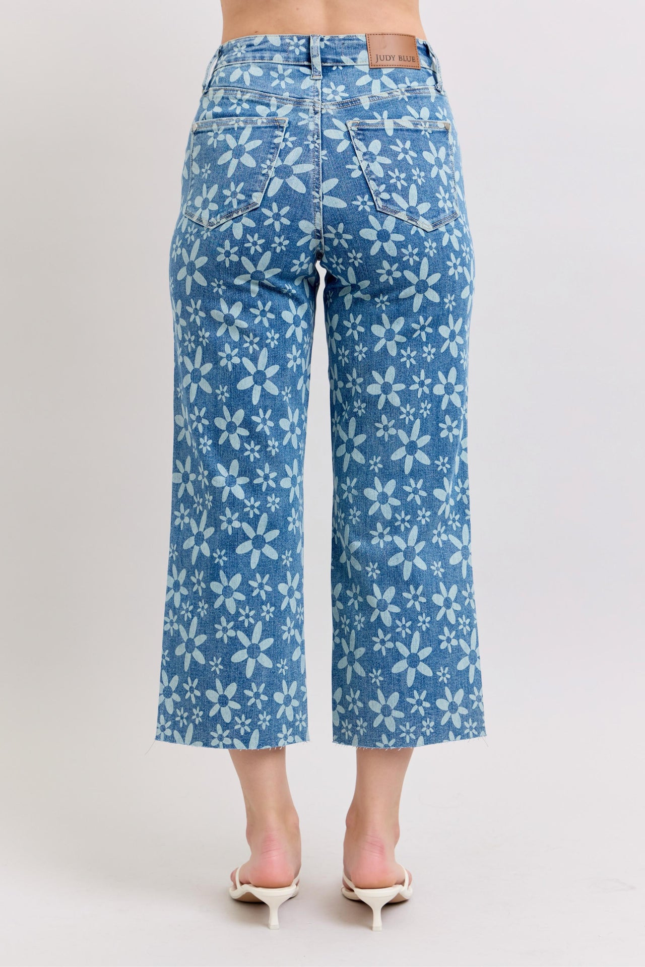 Judy Blue Daisy Cropped Jean