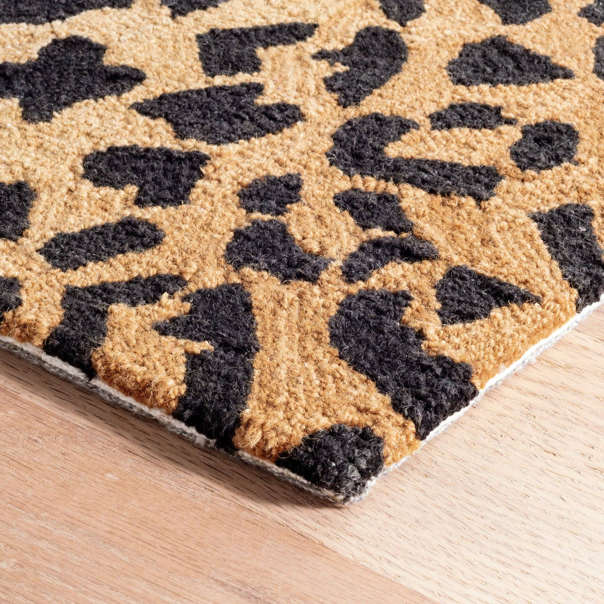 Leopard Hand Micro Hooked Wool Rug | Brown
