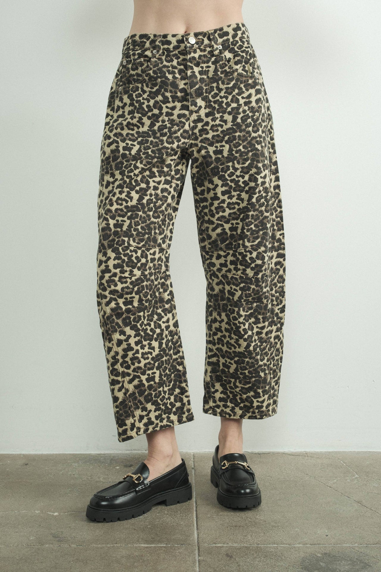 Leopard Print Baggy Barrel Jeans with Wide-Leg Fit and Mid-Rise Waist