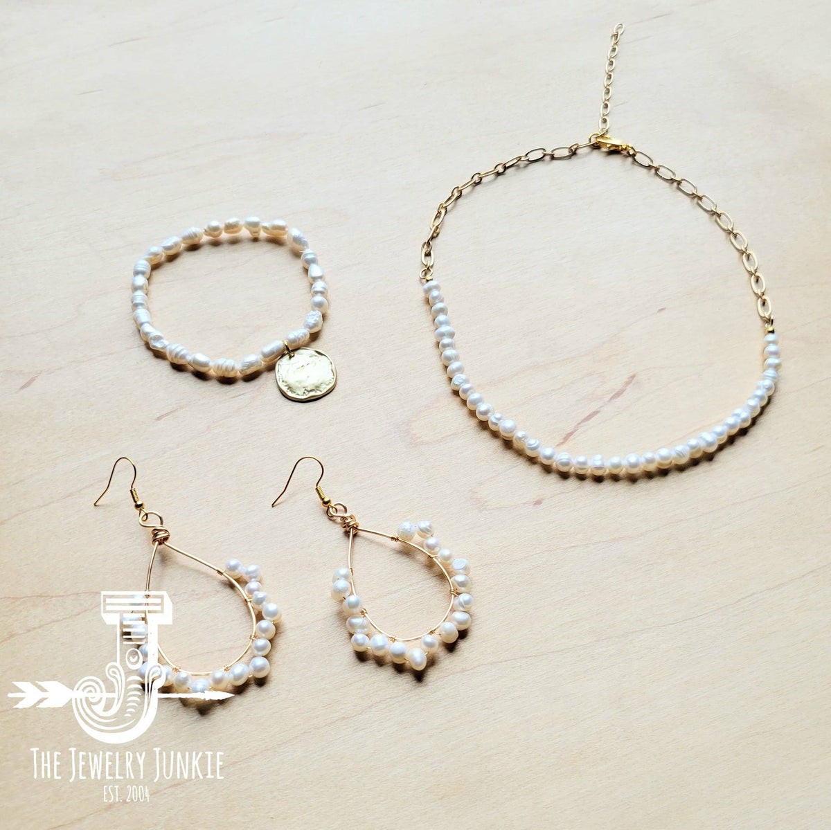 Freshwater Pearl Bracelet with Matte Gold Coin 804m