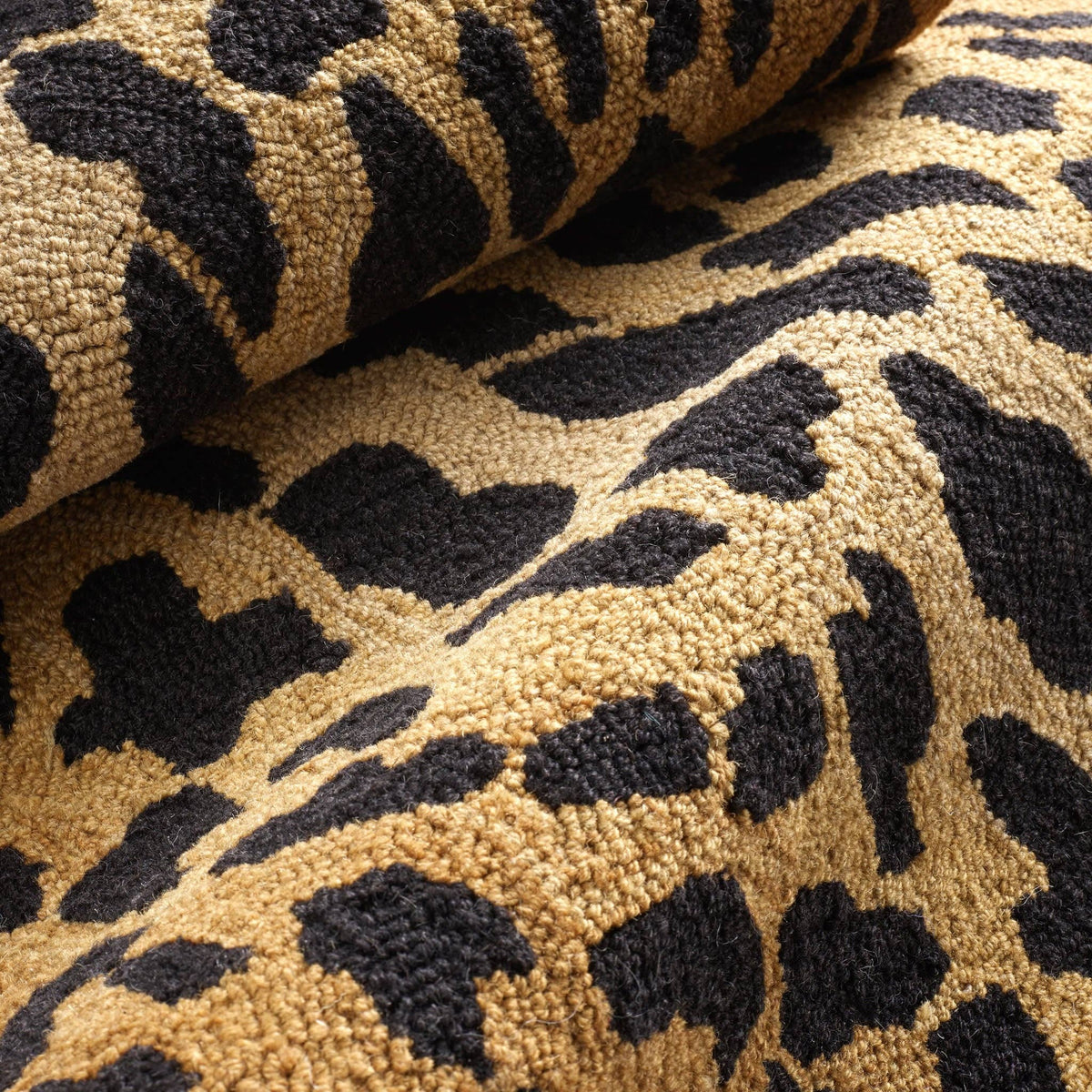 Leopard Hand Micro Hooked Wool Rug | Brown