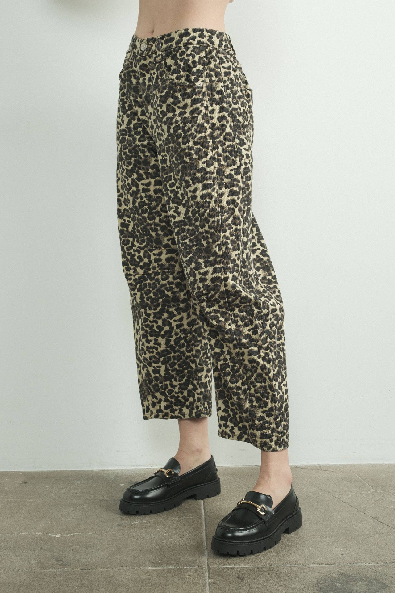 Leopard Print Baggy Barrel Jeans with Wide-Leg Fit and Mid-Rise Waist